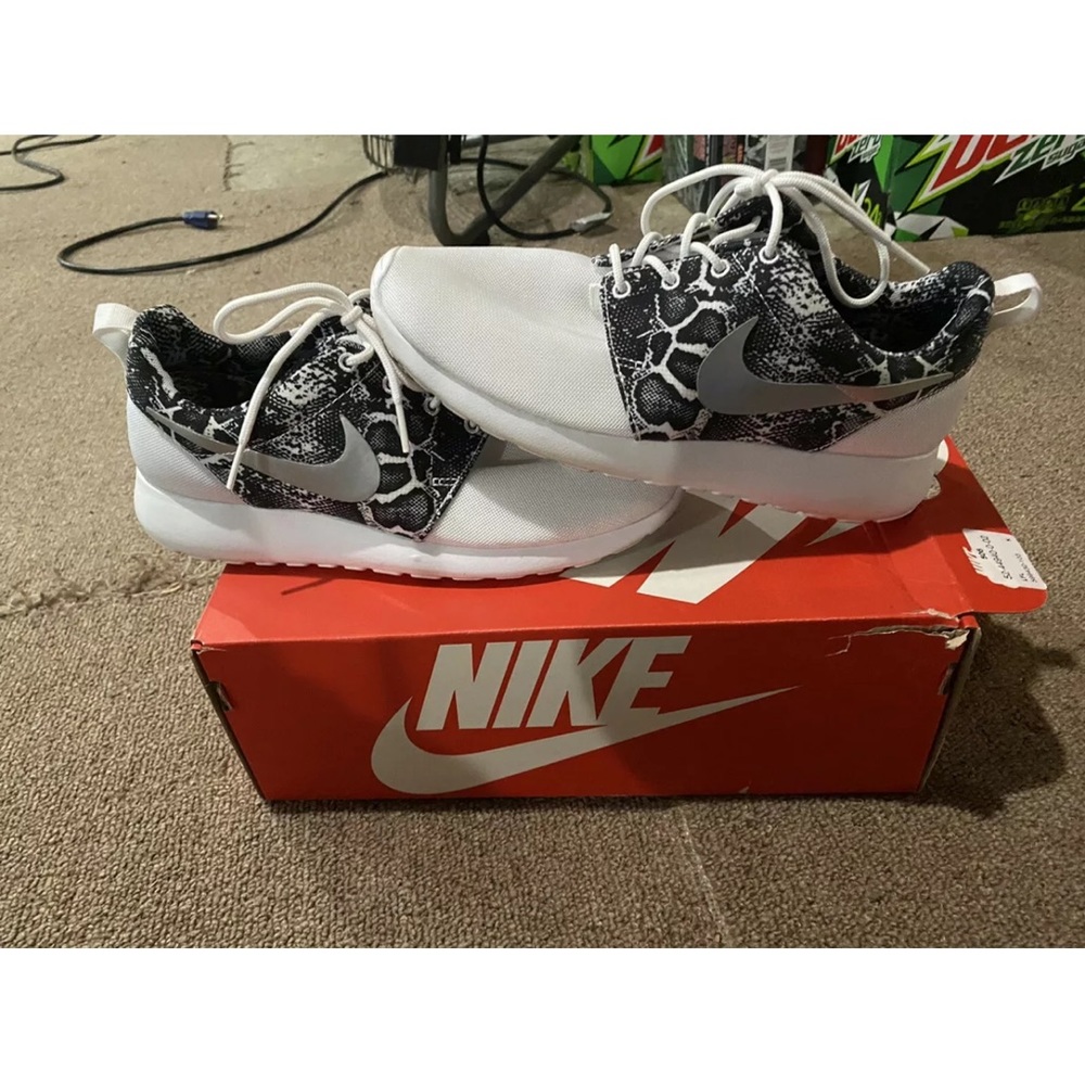 Womens 8.5 roshe